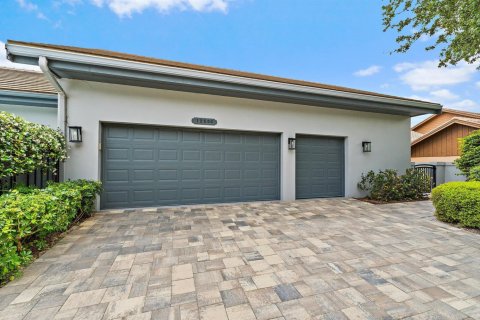 Townhouse in Jupiter, Florida 3 bedrooms, 283.07 sq.m. № 2392321 - photo 2