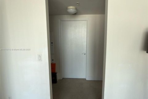 Condo in Miami, Florida, 1 bedroom  № 1741812 - photo 13