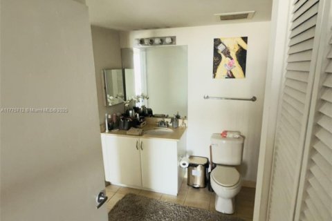 Condo in Miami, Florida, 1 bedroom  № 1741812 - photo 14