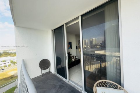 Condo in Miami, Florida, 1 bedroom  № 1741812 - photo 17