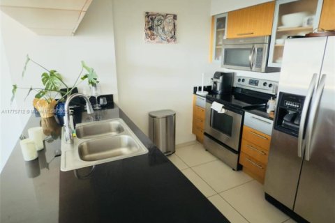 Condo in Miami, Florida, 1 bedroom  № 1741812 - photo 9