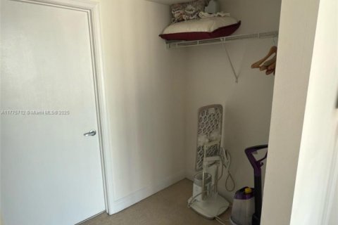 Condo in Miami, Florida, 1 bedroom  № 1741812 - photo 15