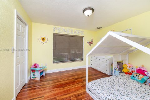 House in Southwest Ranches, Florida 7 bedrooms, 534.93 sq.m. № 1800648 - photo 20