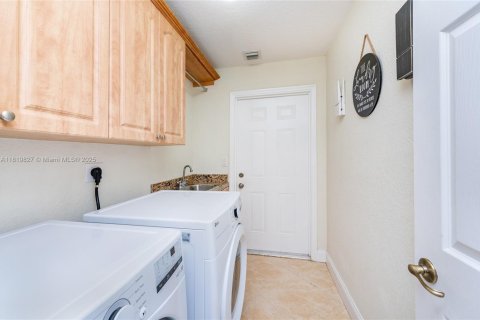 House in Southwest Ranches, Florida 7 bedrooms, 534.93 sq.m. № 1800648 - photo 26