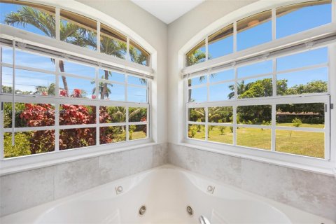 House in Southwest Ranches, Florida 7 bedrooms, 534.93 sq.m. № 1800648 - photo 15