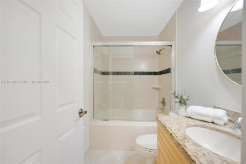 House in Southwest Ranches, Florida 7 bedrooms, 534.93 sq.m. № 1800648 - photo 11