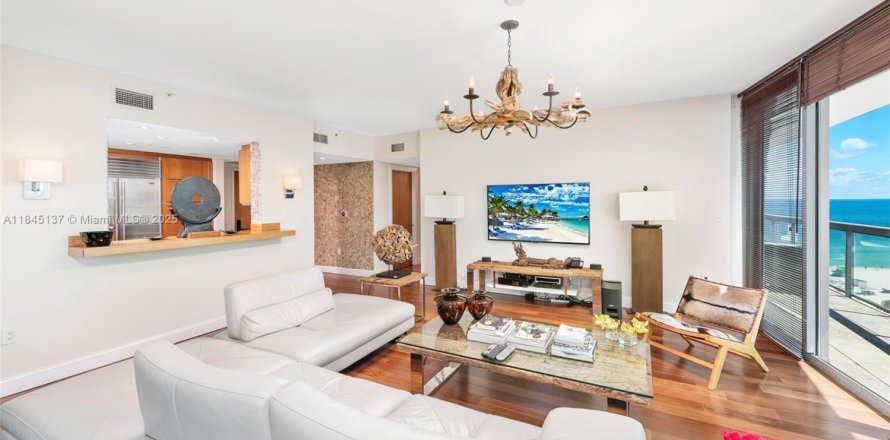 Кондоминиум с 2 спальнями в Майами-Бич, Флорида № 1980588