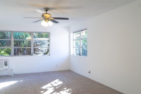 Apartamento en alquiler en Fort Lauderdale, Florida, 1 dormitorio, 55.74 m2 № 1951344 - foto 4