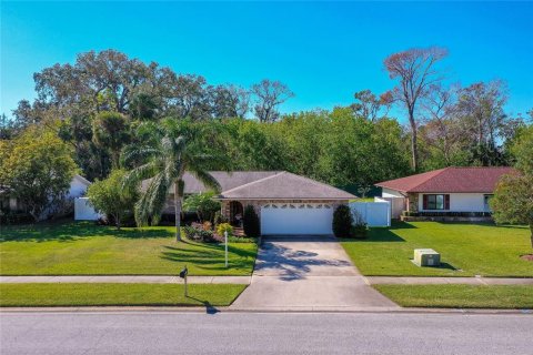 House in Port Orange, Florida 2 bedrooms, 136.29 sq.m. № 1561799 - photo 1