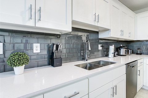 Снять в аренду кондоминиум в Киссимми, Флорида 3 комнаты, 123.47м2, № 2097318 - фото 7