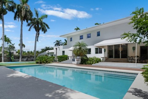 House in Miami Beach, Florida 4 bedrooms, 280.47 sq.m. № 1842764 - photo 1