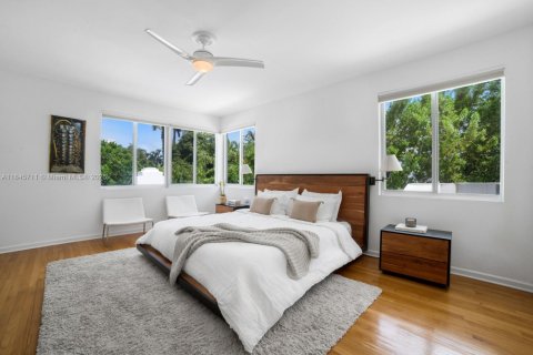 House in Miami Beach, Florida 4 bedrooms, 280.47 sq.m. № 1842764 - photo 12