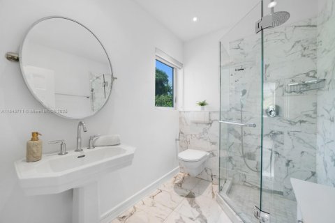 House in Miami Beach, Florida 4 bedrooms, 280.47 sq.m. № 1842764 - photo 17