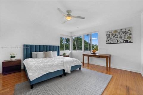House in Miami Beach, Florida 4 bedrooms, 280.47 sq.m. № 1842764 - photo 16