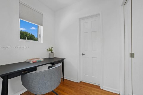 House in Miami Beach, Florida 4 bedrooms, 280.47 sq.m. № 1842764 - photo 14