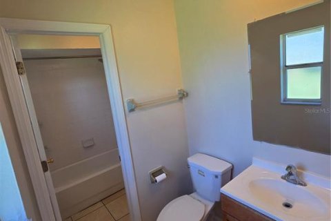 Villa ou maison à louer à Casselberry, Floride: 4 chambres, 106.84 m2 № 2415261 - photo 8