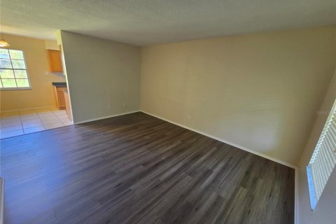 Villa ou maison à louer à Casselberry, Floride: 4 chambres, 106.84 m2 № 2415261 - photo 3