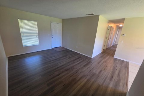 Villa ou maison à louer à Casselberry, Floride: 4 chambres, 106.84 m2 № 2415261 - photo 2
