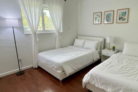 Casa en alquiler en Miami, Florida, 3 dormitorios, 179.77 m2 № 1998933 - foto 20