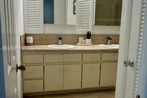 Casa en alquiler en Miami, Florida, 3 dormitorios, 179.77 m2 № 1998933 - foto 21