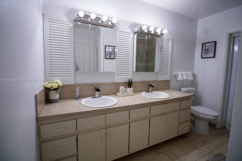 Casa en alquiler en Miami, Florida, 3 dormitorios, 179.77 m2 № 1998933 - foto 22