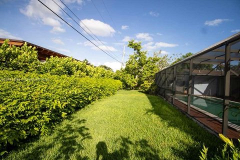 Casa en alquiler en Miami, Florida, 3 dormitorios, 179.77 m2 № 1998933 - foto 17