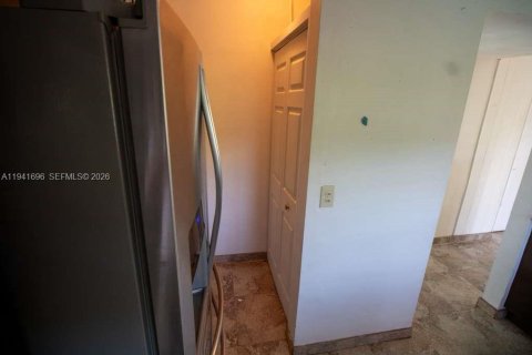 Casa en alquiler en Miami, Florida, 3 dormitorios, 179.77 m2 № 1998933 - foto 11