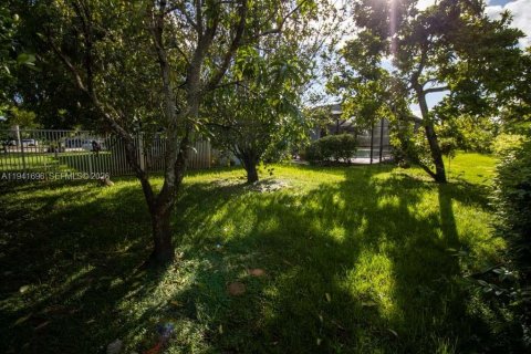 Casa en alquiler en Miami, Florida, 3 dormitorios, 179.77 m2 № 1998933 - foto 18