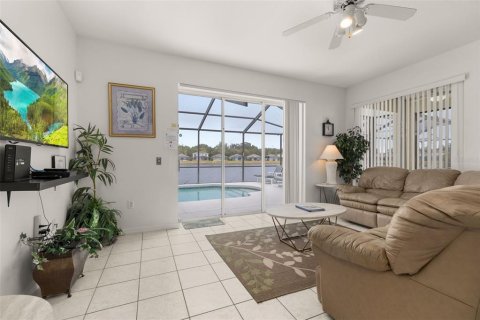 House in Kissimmee, Florida 4 bedrooms, 157.93 sq.m. № 1535635 - photo 14
