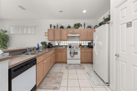 House in Kissimmee, Florida 4 bedrooms, 157.93 sq.m. № 1535635 - photo 4