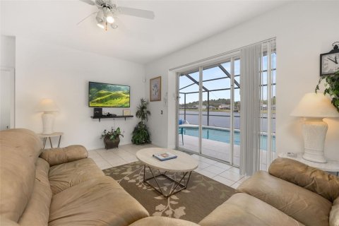House in Kissimmee, Florida 4 bedrooms, 157.93 sq.m. № 1535635 - photo 13