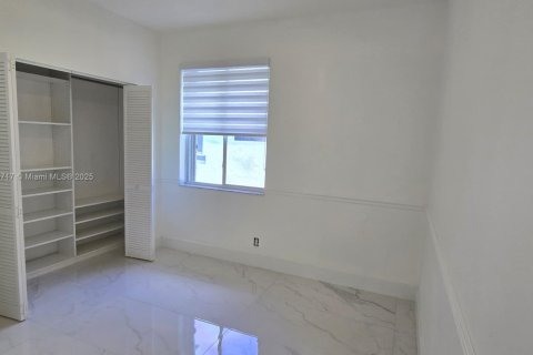 House in Weston, Florida 5 bedrooms, 239.13 sq.m. № 2016203 - photo 24