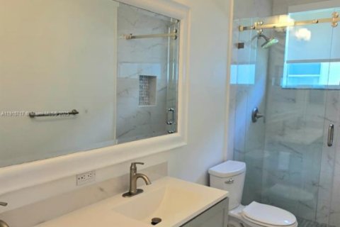 House in Weston, Florida 5 bedrooms, 239.13 sq.m. № 2016203 - photo 22