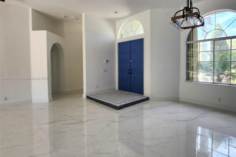 House in Weston, Florida 5 bedrooms, 239.13 sq.m. № 2016203 - photo 7