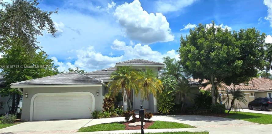 House in Weston, Florida 5 bedrooms, 239.13 sq.m. № 2016203