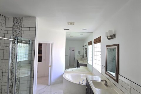 House in Weston, Florida 5 bedrooms, 239.13 sq.m. № 2016203 - photo 21