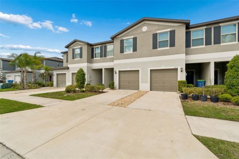 Touwnhouse à vendre à Wesley Chapel, Floride: 3 chambres, 151.8 m2 № 2207627 - photo 3