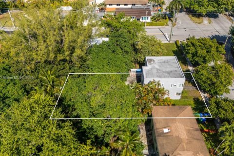 Adosado en venta en Miami, Florida, 4 dormitorios, 187.48 m2 № 1969788 - foto 10