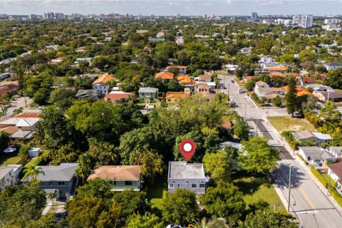 Adosado en venta en Miami, Florida, 4 dormitorios, 187.48 m2 № 1969788 - foto 13