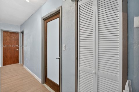 Купить виллу или дом в Майами, Флорида 3 спальни, 121.89м2, № 2242647 - фото 15