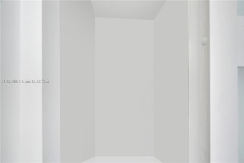 Copropriété à vendre à Hallandale Beach, Floride: 1 chambre, 80.82 m2 № 1979459 - photo 21