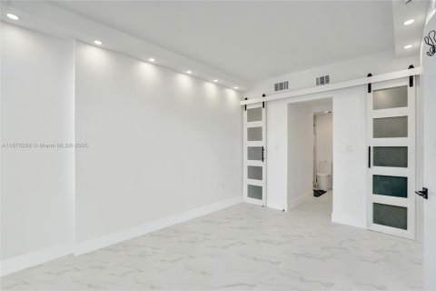 Copropriété à vendre à Hallandale Beach, Floride: 1 chambre, 80.82 m2 № 1979459 - photo 17
