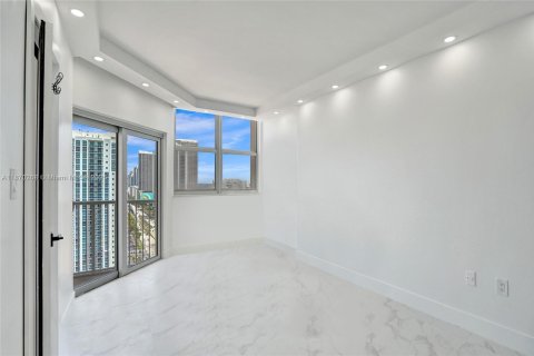 Copropriété à vendre à Hallandale Beach, Floride: 1 chambre, 80.82 m2 № 1979459 - photo 14