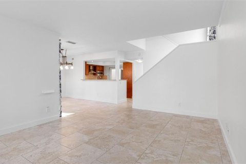 Adosado en venta en Tampa, Florida, 3 dormitorios, 147.25 m2 № 1719570 - foto 12