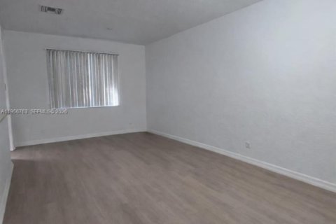 Снять в аренду таунхаус в Норт-Лодердейл, Флорида 3 спальни, 118.91м2, № 2010617 - фото 5