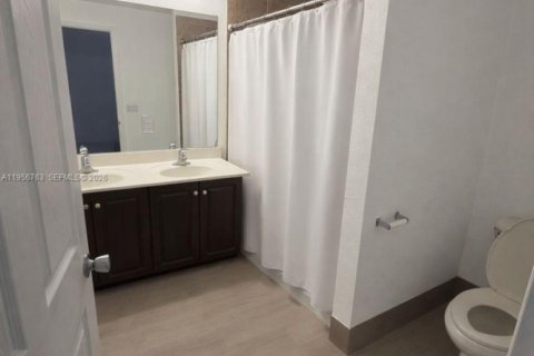 Снять в аренду таунхаус в Норт-Лодердейл, Флорида 3 спальни, 118.91м2, № 2010617 - фото 8