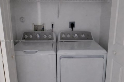 Снять в аренду таунхаус в Норт-Лодердейл, Флорида 3 спальни, 118.91м2, № 2010617 - фото 4