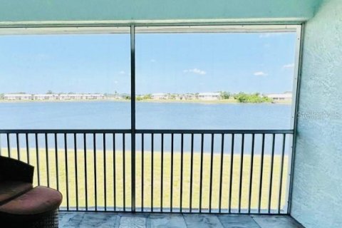 Condo in Punta Gorda, Florida, 2 bedrooms  № 2091786 - photo 6