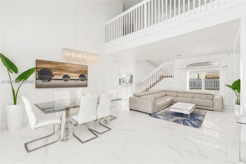 Купить виллу или дом в Катлер-Бей, Флорида 4 спальни, 248.05м2, № 2052433 - фото 5