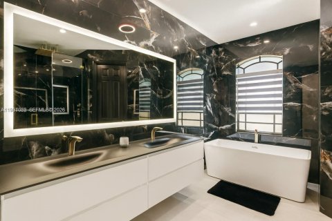 Купить виллу или дом в Катлер-Бей, Флорида 4 спальни, 248.05м2, № 2052433 - фото 7